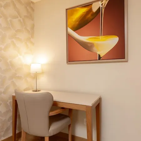 Hôtel&résidence Lou Paradou Les Bains 3*