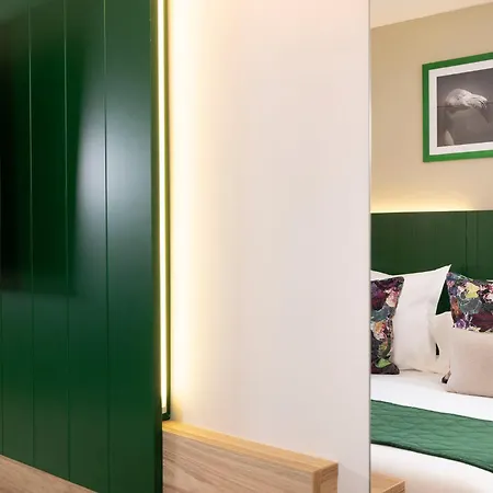 & Lou Paradou Les Bains Hotel