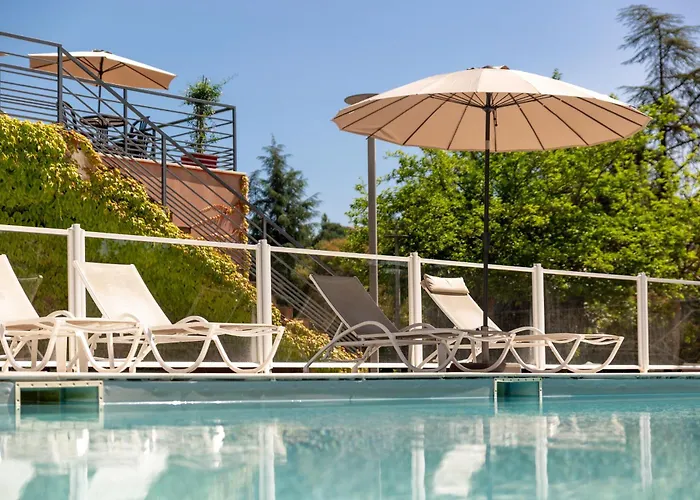 Hotel Hôtel&résidence Lou Paradou Les Bains 3*