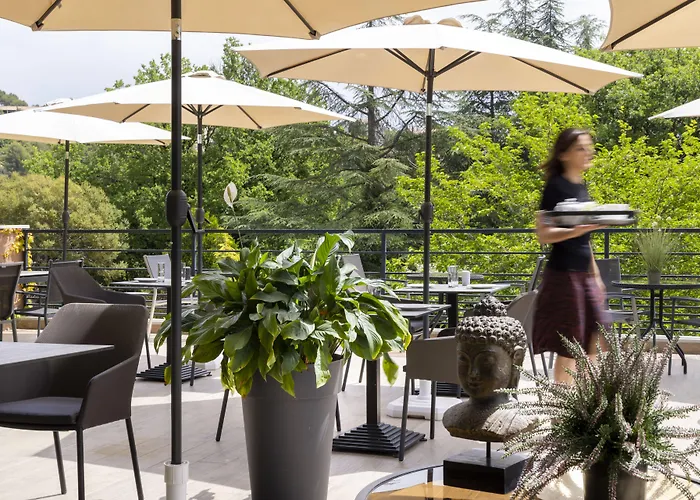 Hotel Hôtel&résidence Lou Paradou Les Bains 3*