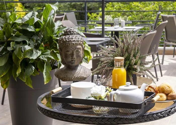 Hôtel&résidence Lou Paradou Les Bains Hotel 3*