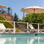 Hotel & Lou Paradou Les Bains 3*