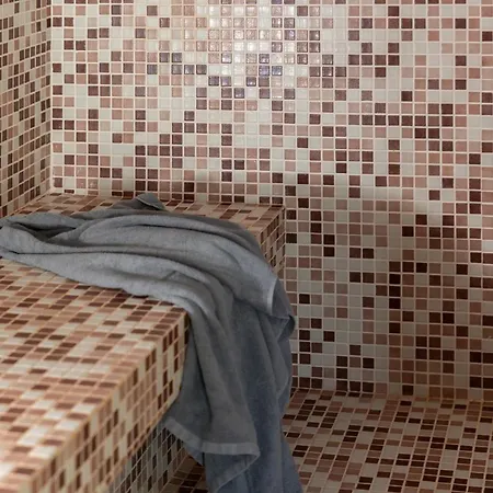 Hotel & Lou Paradou Les Bains 3*