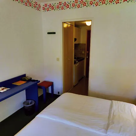 & Lou Paradou Les Bains Hotel