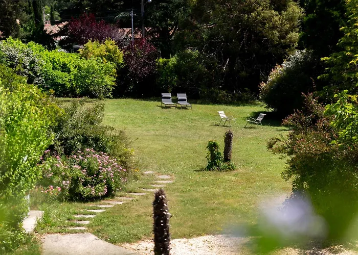 & Lou Paradou Les Bains 3* Greoux-les-Bains