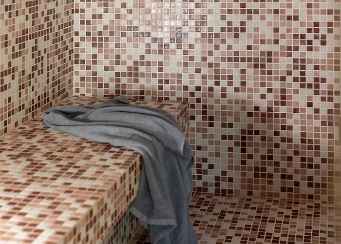 Hotel & Lou Paradou Les Bains 3*