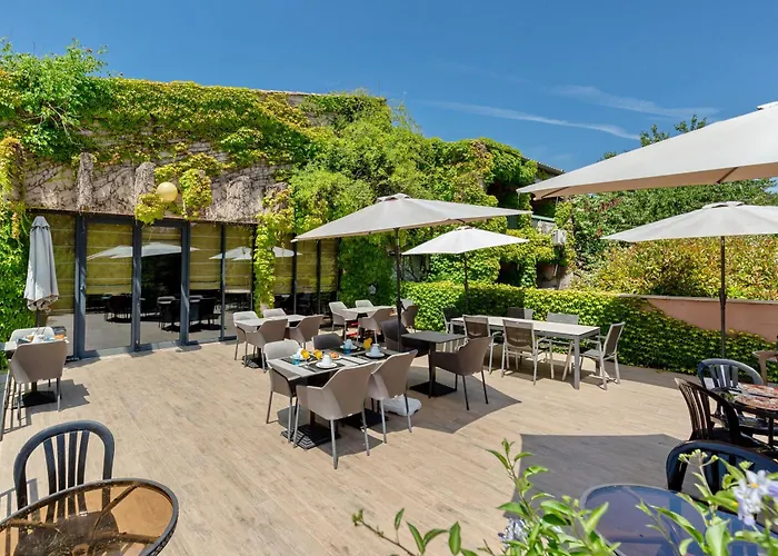 & Lou Paradou Les Bains Hotel 3*