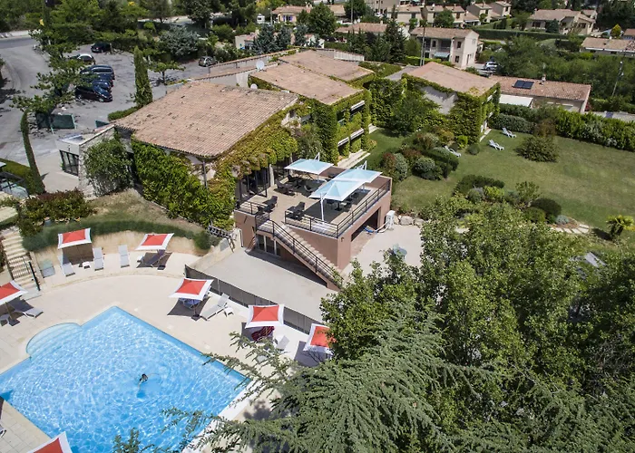 & Lou Paradou Les Bains Hotel