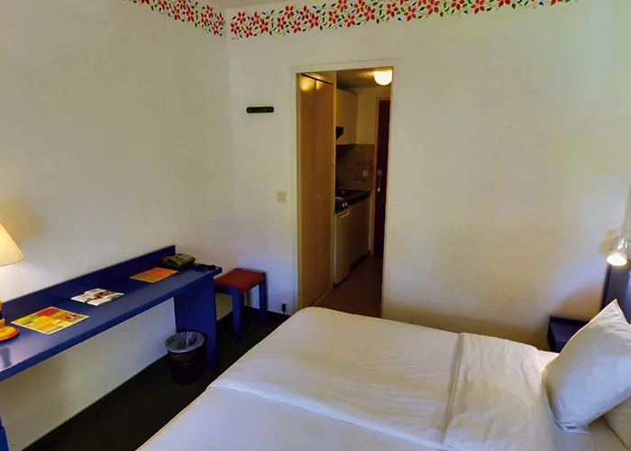 & Lou Paradou Les Bains Hotel