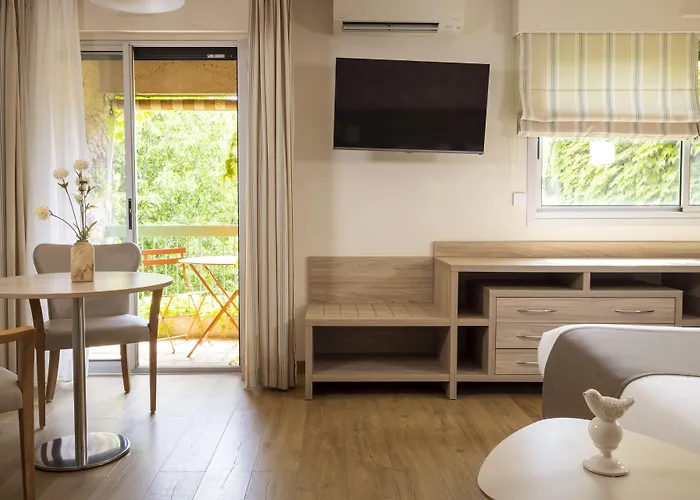 & Lou Paradou Les Bains Hotel